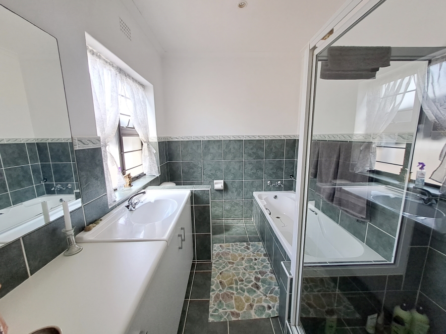 6 Bedroom Property for Sale in Greenways Golf Estate Western Cape